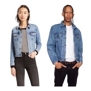 Levi's Original Trucker Jacket 
Medium Wash size Small